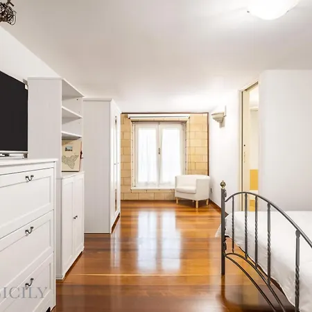 La Dimora Di Aurora アパート パレルモ